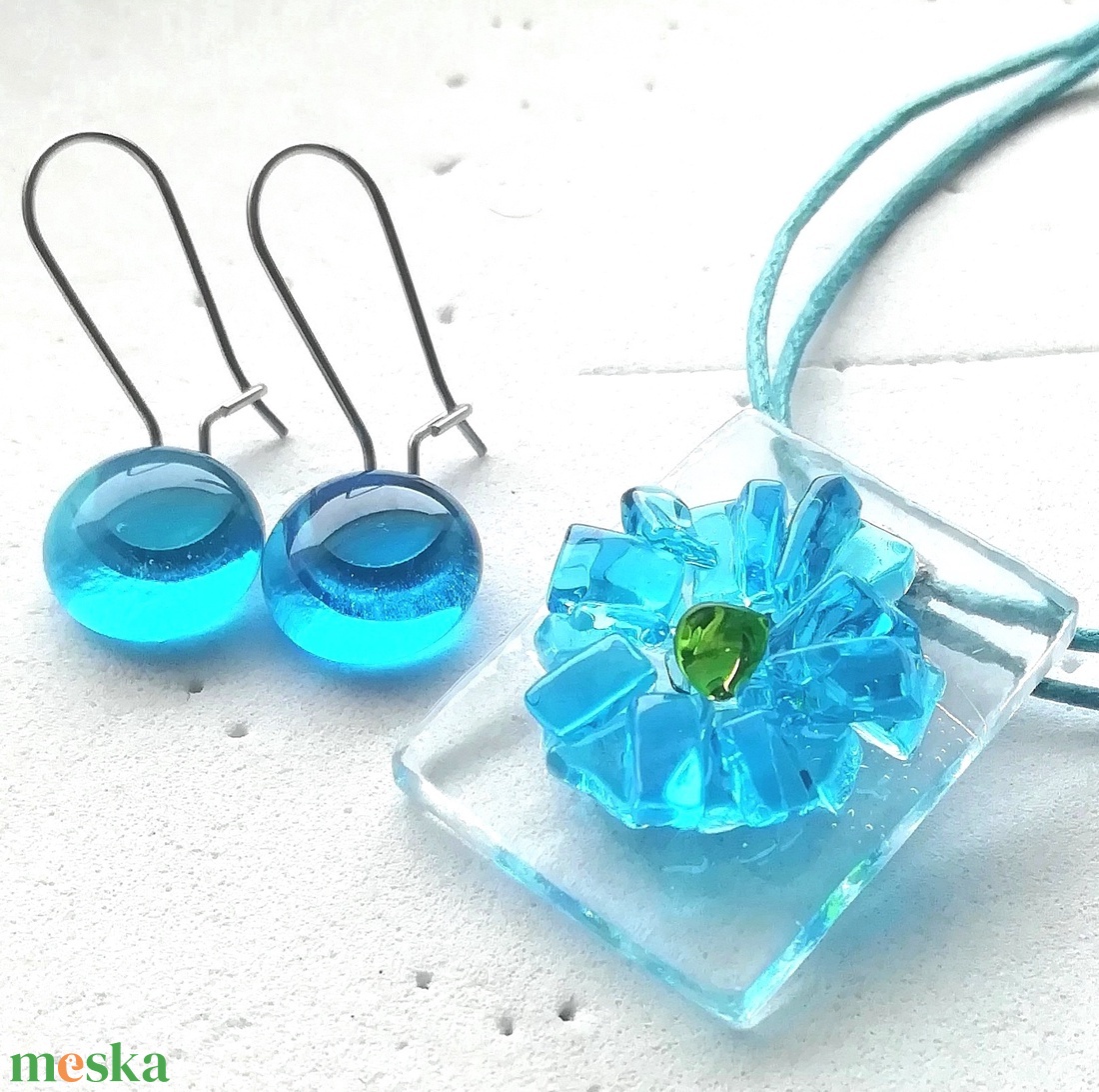 Kék virágos ékszerszett, ajándék  lányoknak szalagavatóra, névnapra, születésnapra. - ékszer - ékszerszett - Meska.hu