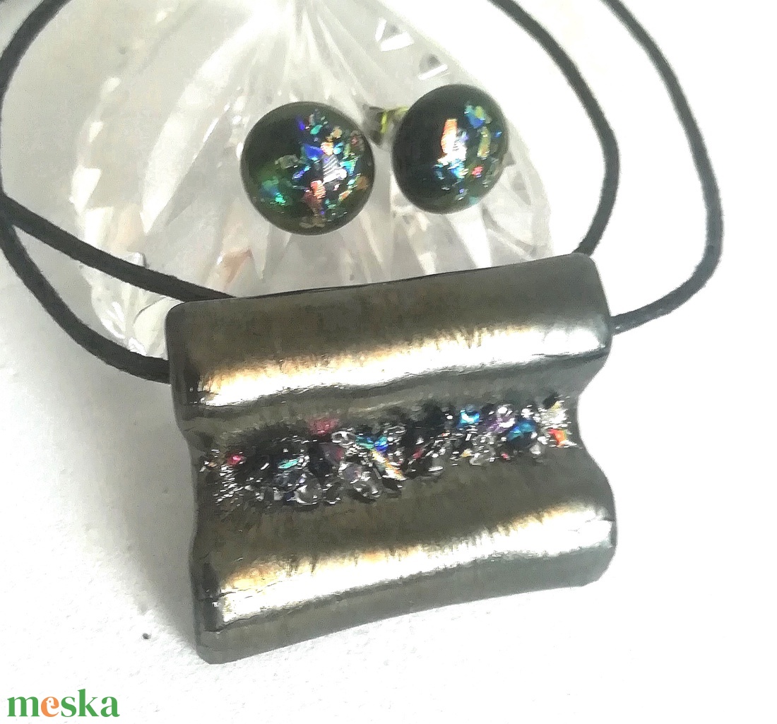 Bronzos szivárvány dichroic nyaklanc és fülbevaló, ajándék névnapra, születésnapra. - ékszer - nyaklánc - medálos nyaklánc - Meska.hu