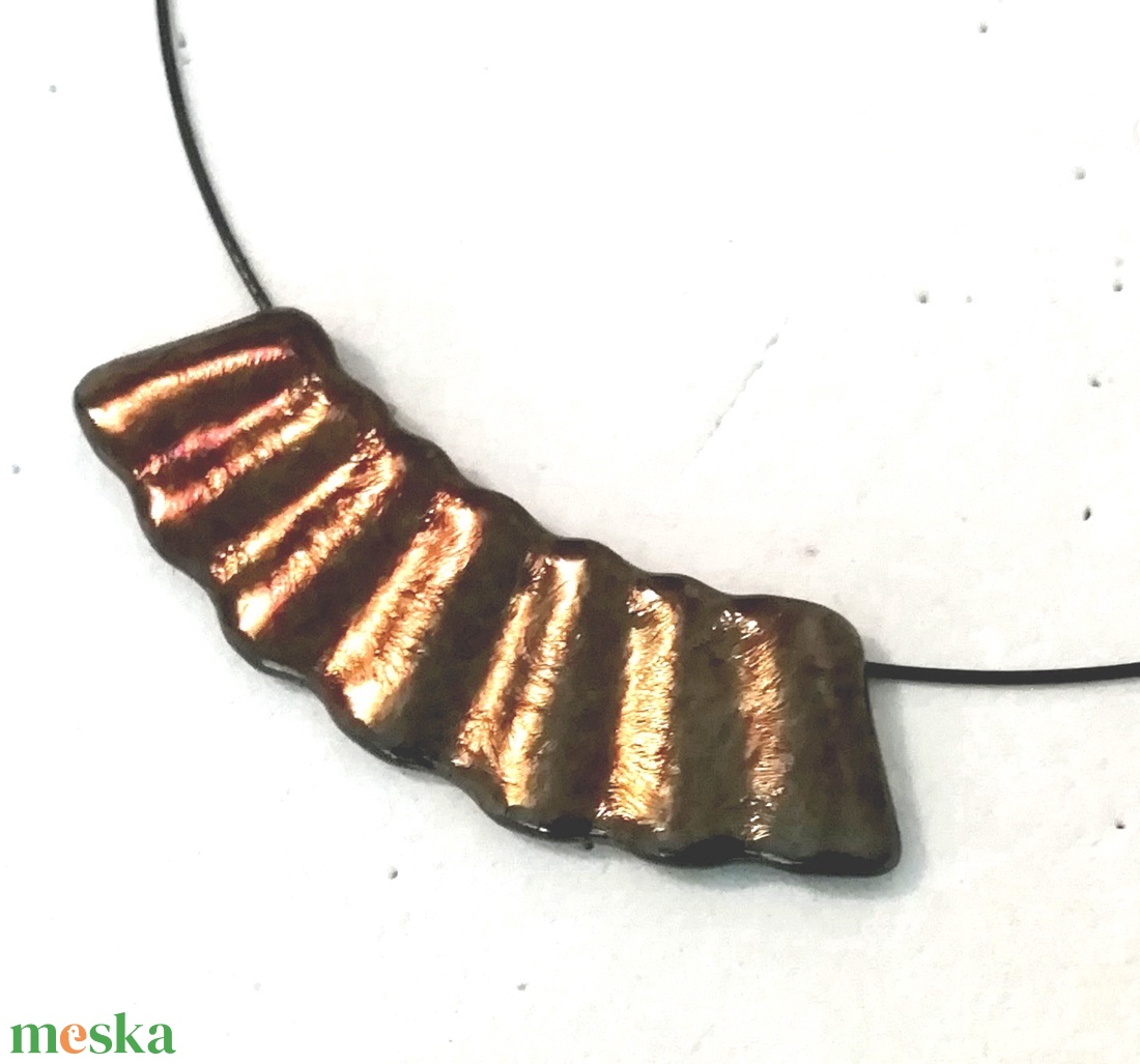 Bronzos hullámzás dichroic nyaklanc ajándék névnapra, születésnapra. - ékszer - nyaklánc - párhuzamos nyaklánc - Meska.hu