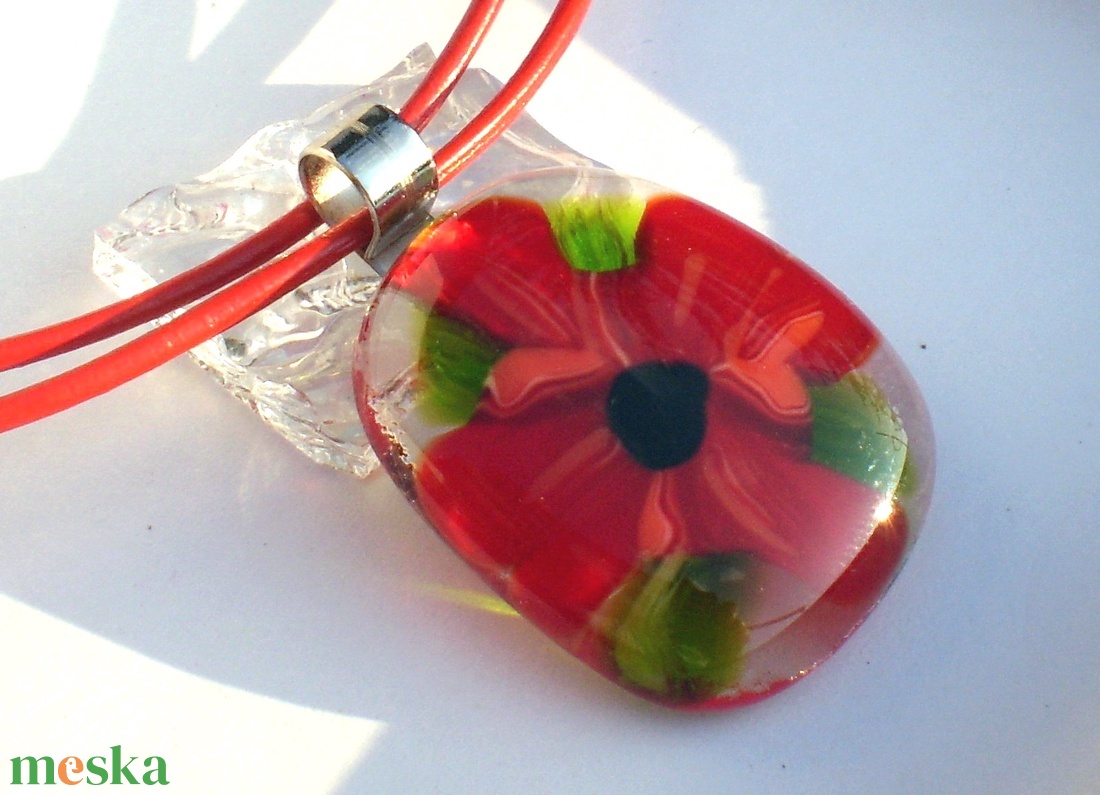Piros virágos  üvegékszer , ajándék nőknek névnapra, születésnapra. - ékszer - nyaklánc - medálos nyaklánc - Meska.hu