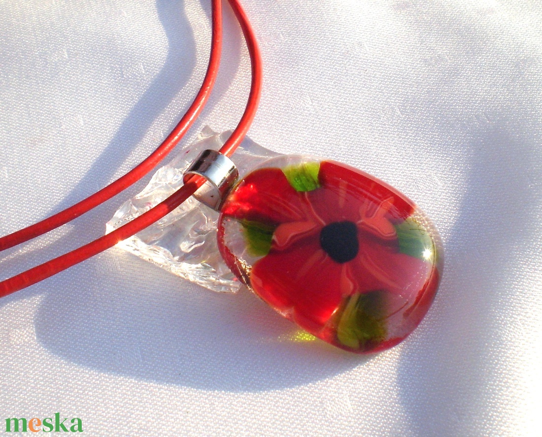 Piros virágos  üvegékszer , ajándék nőknek névnapra, születésnapra. - ékszer - nyaklánc - medálos nyaklánc - Meska.hu