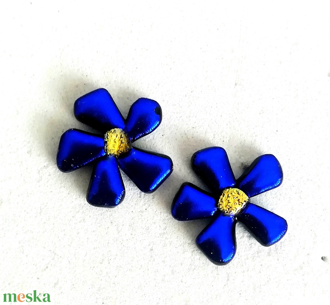 ORVOSI FÉM! ! Kéknefelejcs  stiftes fülbevaló, ajándék névnapra, születésnapra. - ékszer - fülbevaló - pötty fülbevaló - Meska.hu