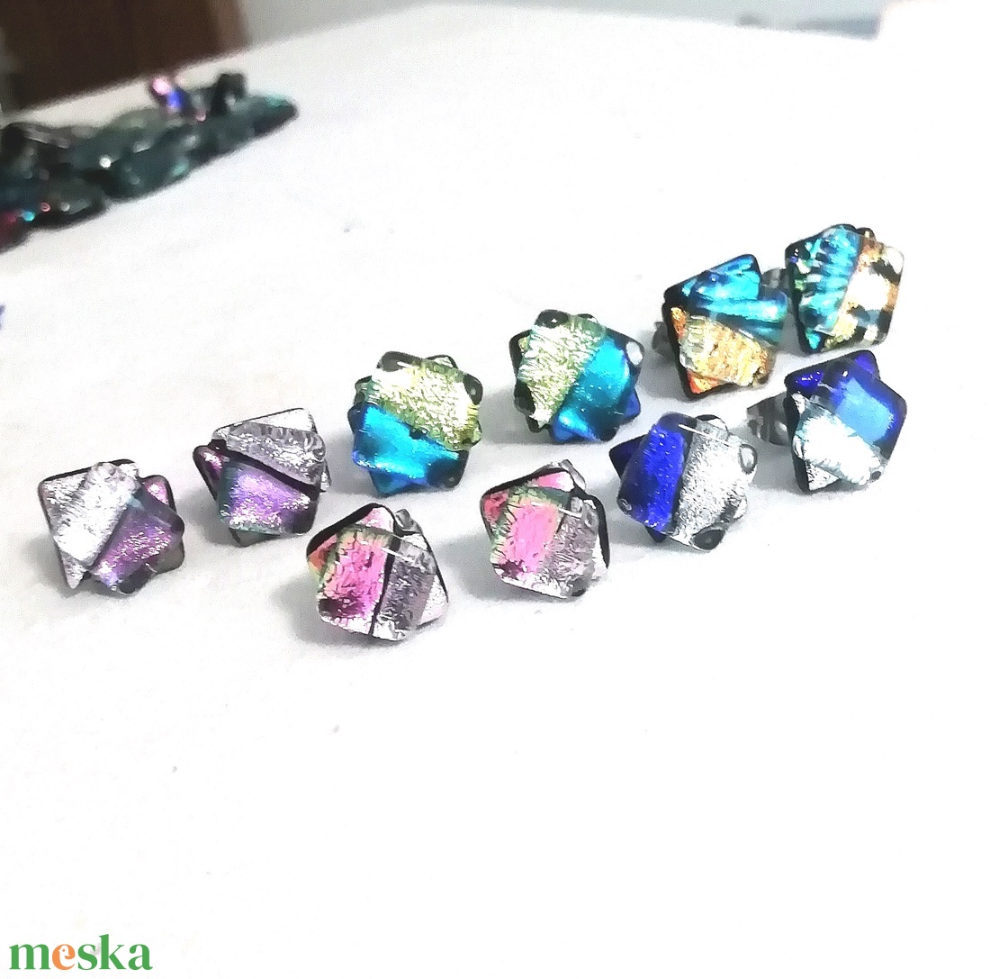 NEMESACÉL! Szabálytalan szépségek stiftes üveg fülbevaló  , ajándék  névnapra, születésnapra. - ékszer - fülbevaló - pötty fülbevaló - Meska.hu