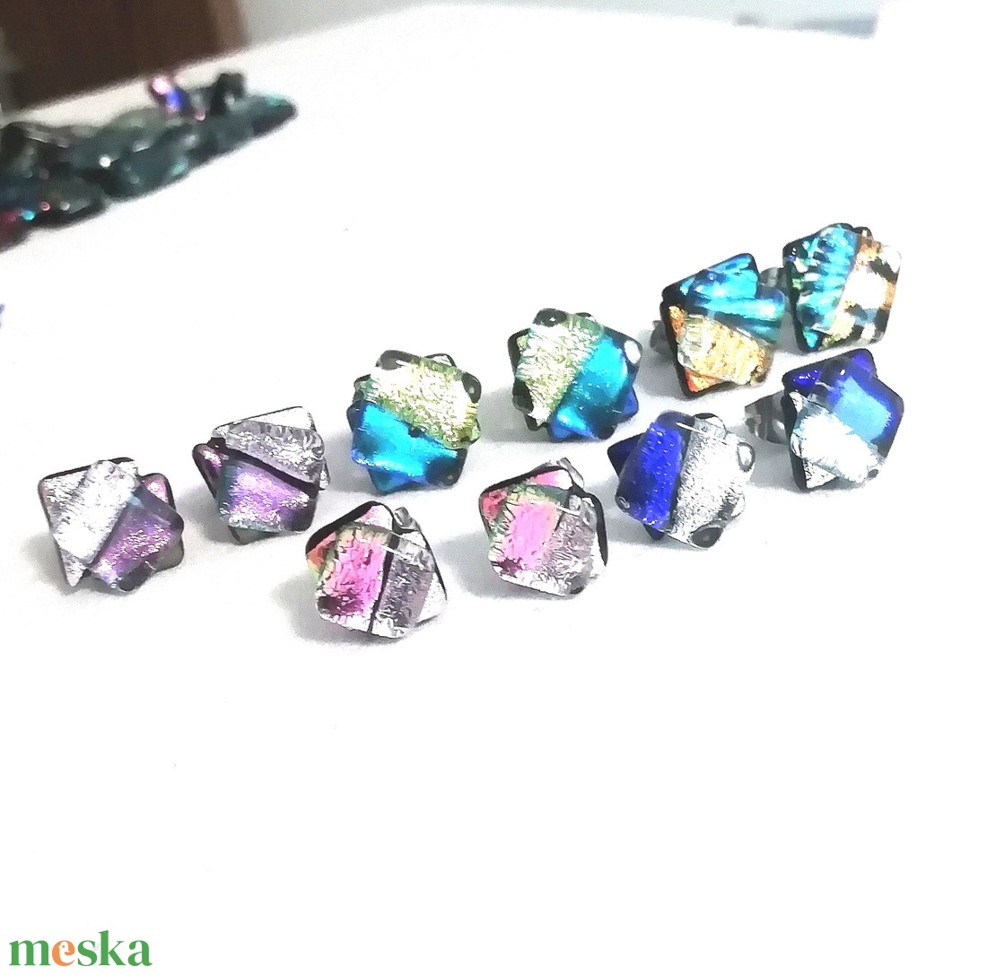 Orvosi fém!  Dichroic duó trendi fülbevaló, ajándék névnapra, születésnapra. - ékszer - fülbevaló - pötty fülbevaló - Meska.hu