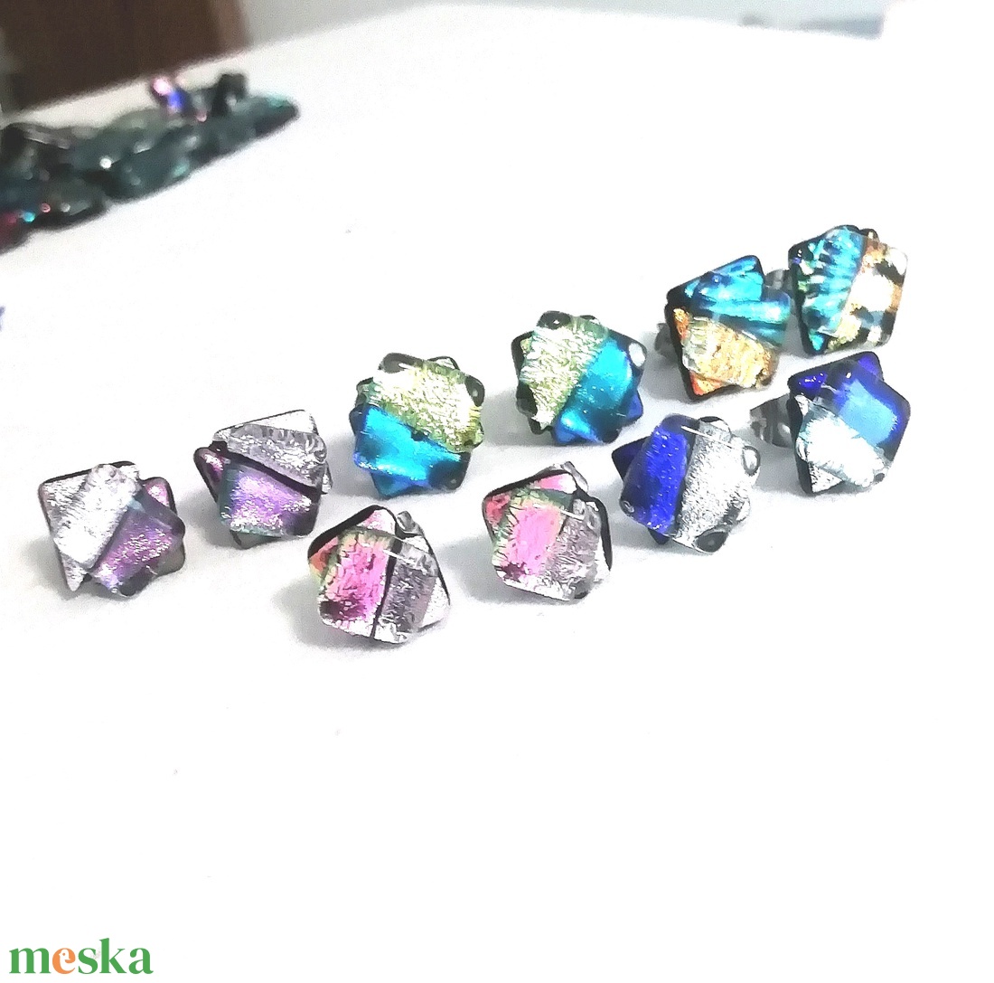 Orvosi fém!  Dichroic duó trendi fülbevaló, ajándék névnapra, születésnapra. - ékszer - fülbevaló - pötty fülbevaló - Meska.hu