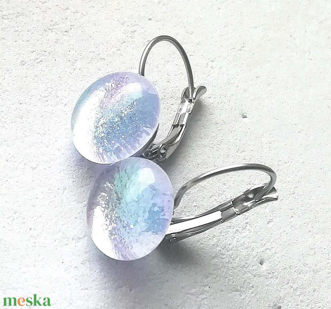 NEMESACÉL! Holdfény üveg fülbevaló, ajándék nőknek névnapra, születésnapra. - ékszer - fülbevaló - lógós kerek fülbevaló - Meska.hu