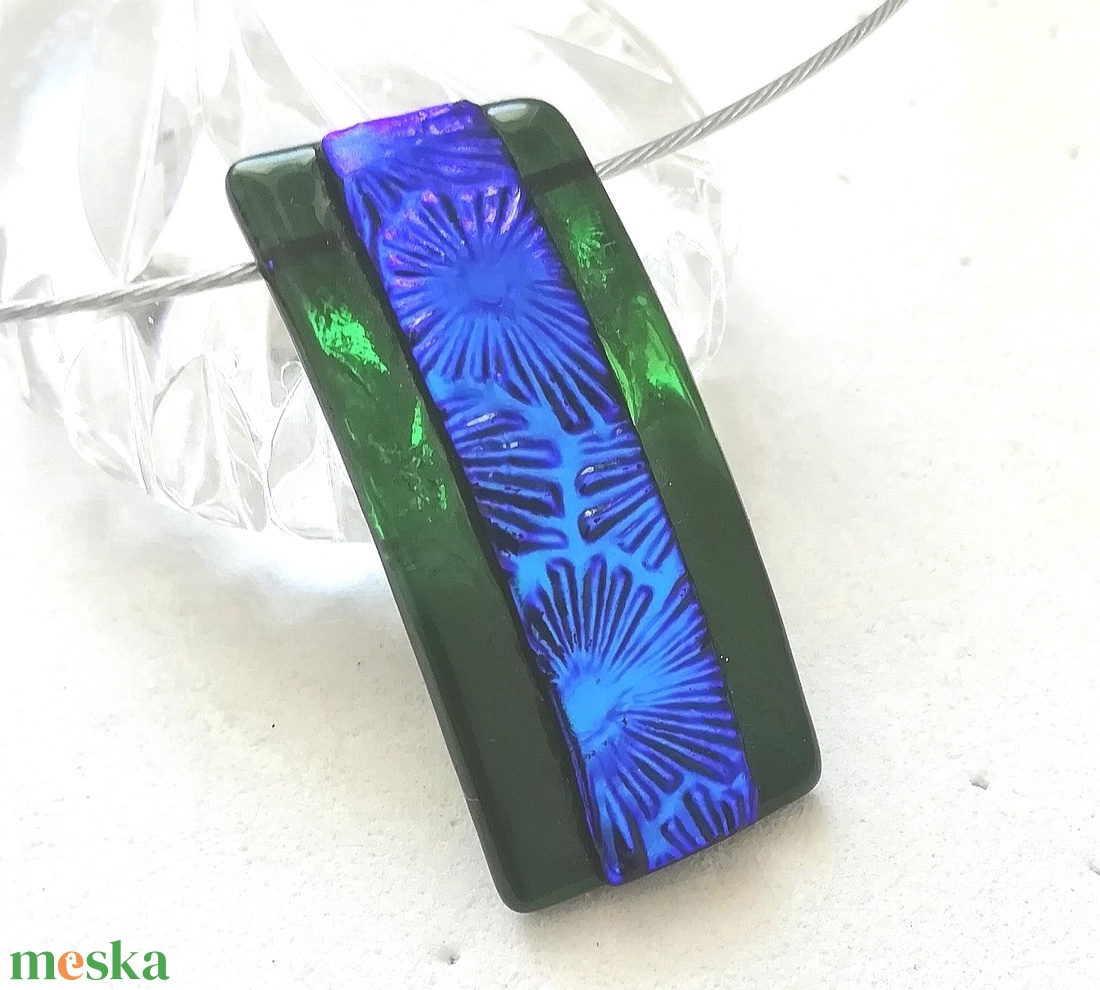 AKCIÓ! Zöldben kék csillagok, dichroic nyaklánc. - ékszer - nyaklánc - medálos nyaklánc - Meska.hu