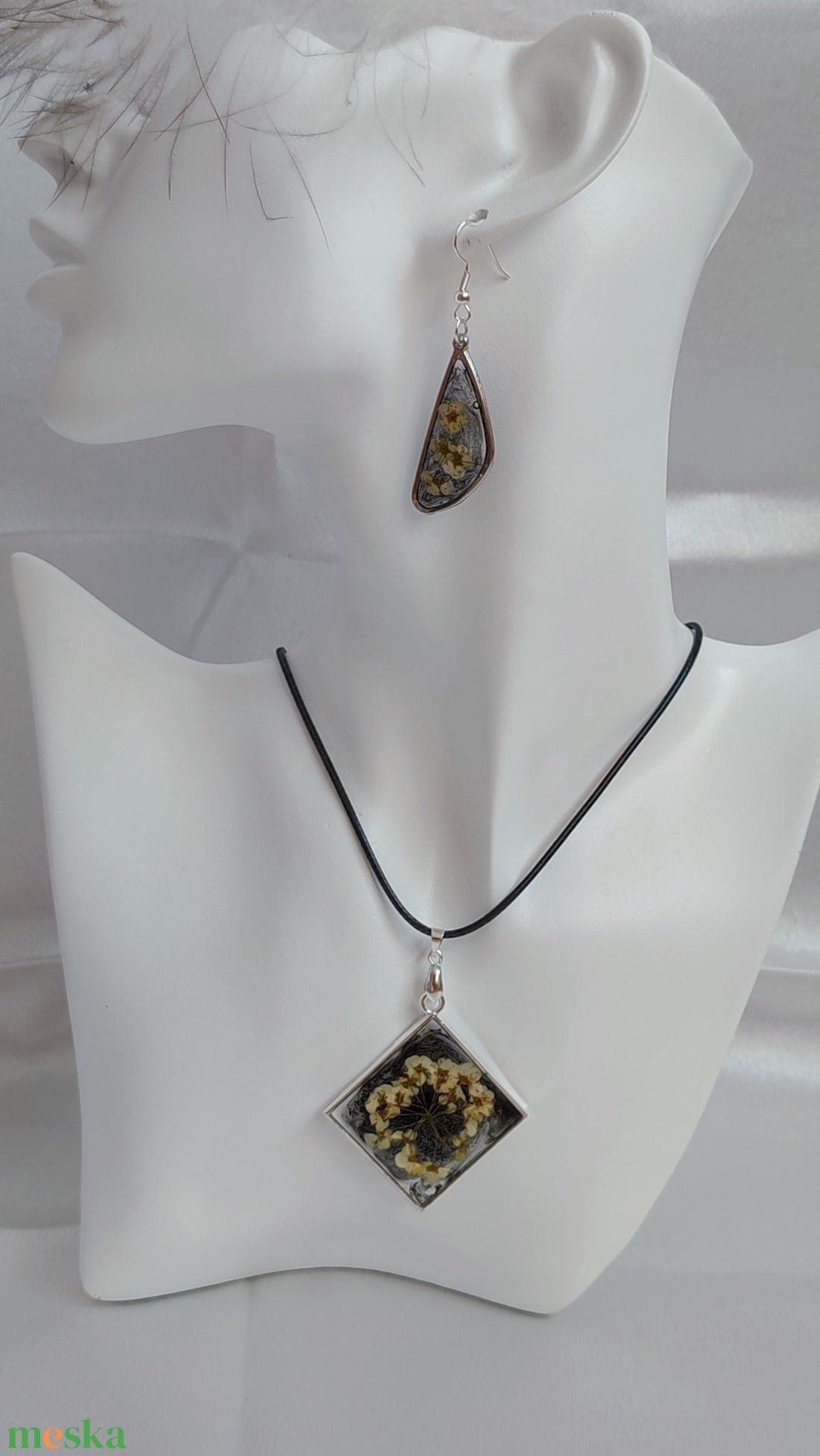  Éjszakai Kertek  Apró Virágos Műgyanta Ékszerszett (Fekete és Fehér) - ékszer - ékszerszett - Meska.hu