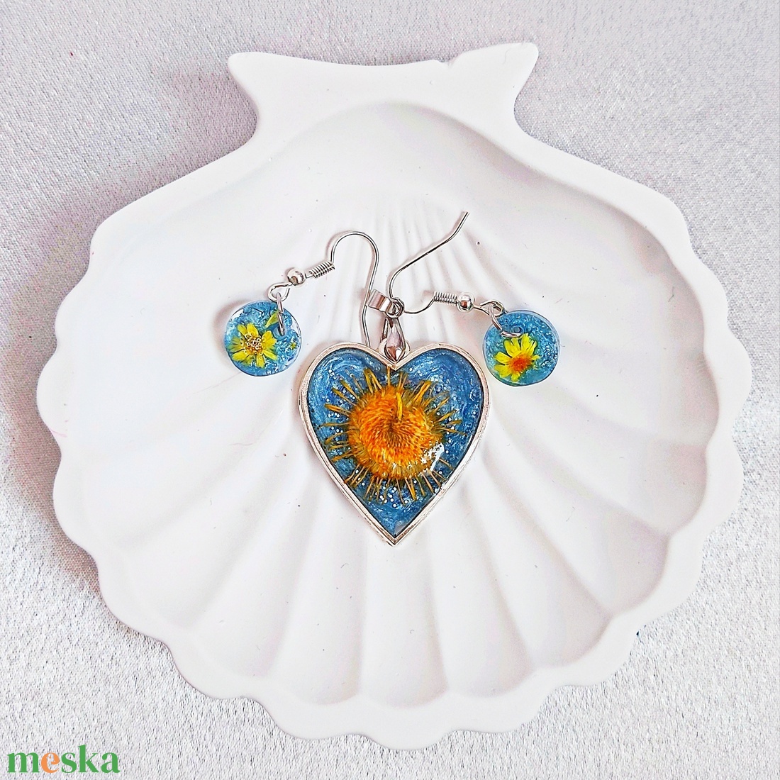Napfényes Szív - Valódi Virágos Műgyanta Ékszerszett (Fülbevaló és Medál), Kék Színű - ékszer - ékszerszett - Meska.hu