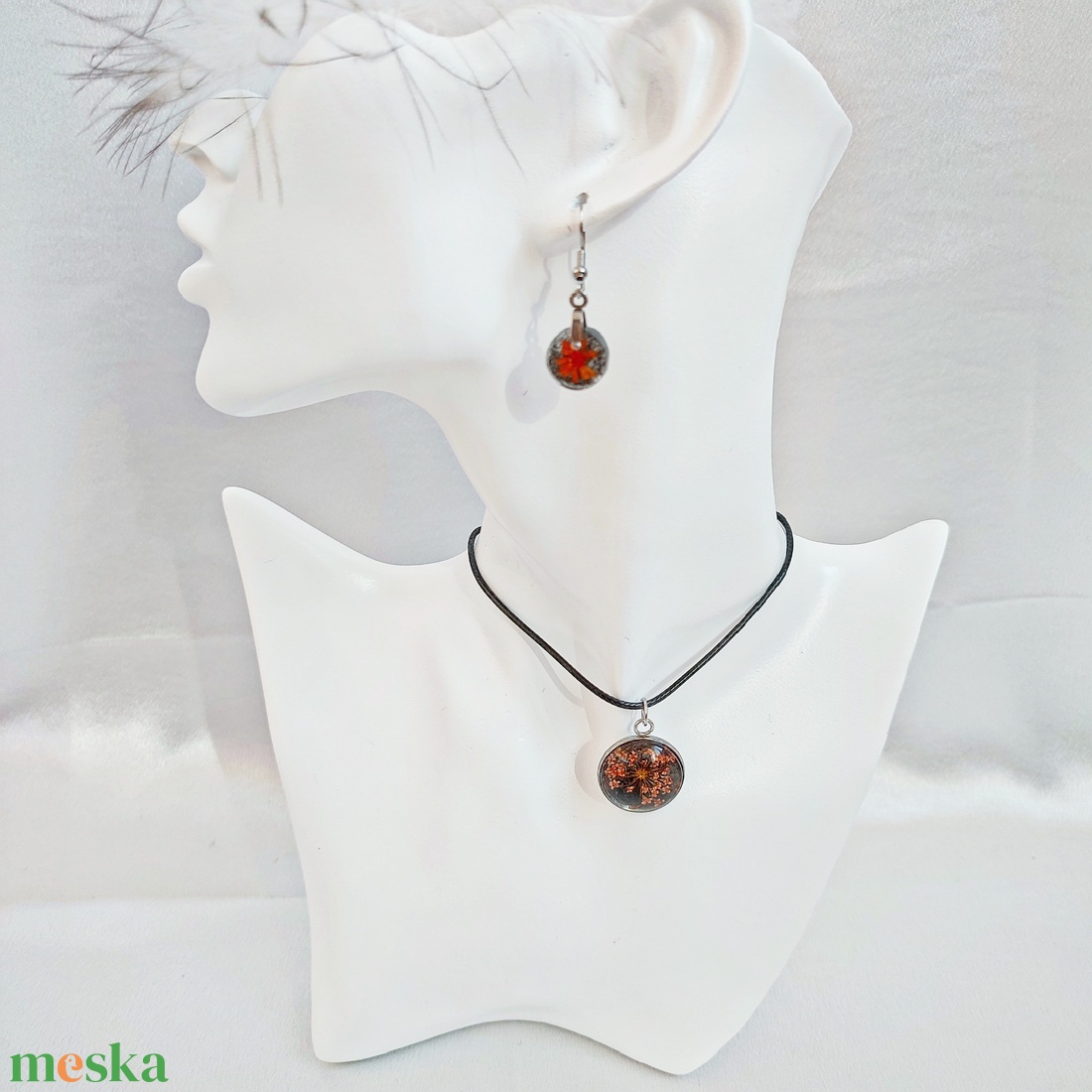 Őszi Éj Parázs  Narancssárga Virágos Műgyanta/Kaboson Ékszerszett, Fekete Alapon - ékszer - ékszerszett - Meska.hu