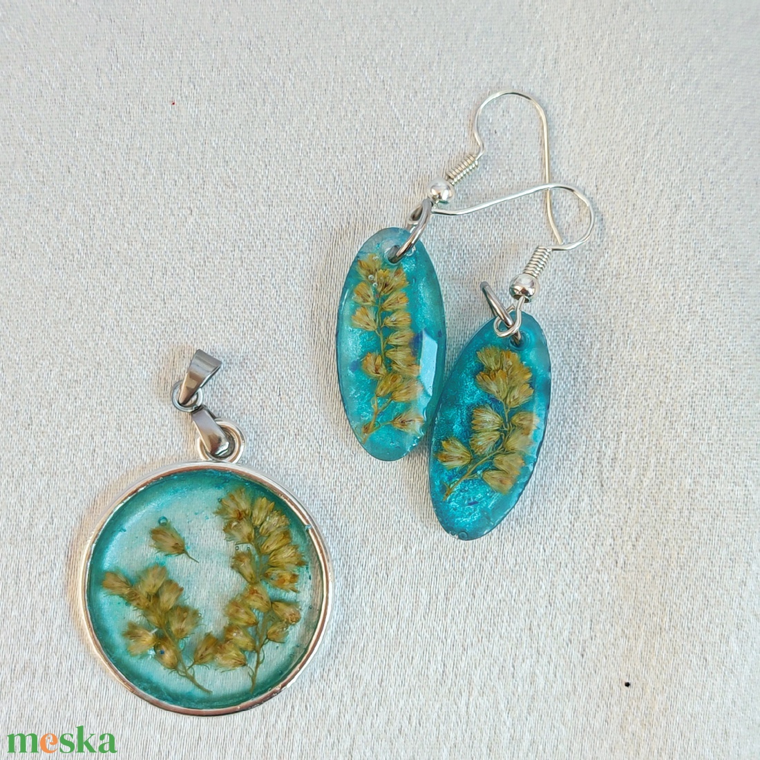 Kék Lagúna Szett: Azúrkék Műgyanta Ékszer Szett Préselt Virágokkal - ékszer - ékszerszett - Meska.hu