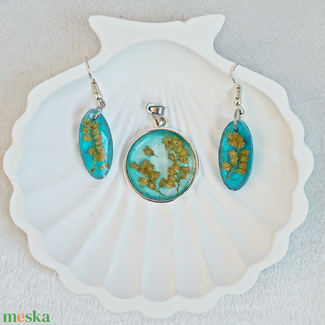 Kék Lagúna Szett: Azúrkék Műgyanta Ékszer Szett Préselt Virágokkal - ékszer - ékszerszett - Meska.hu