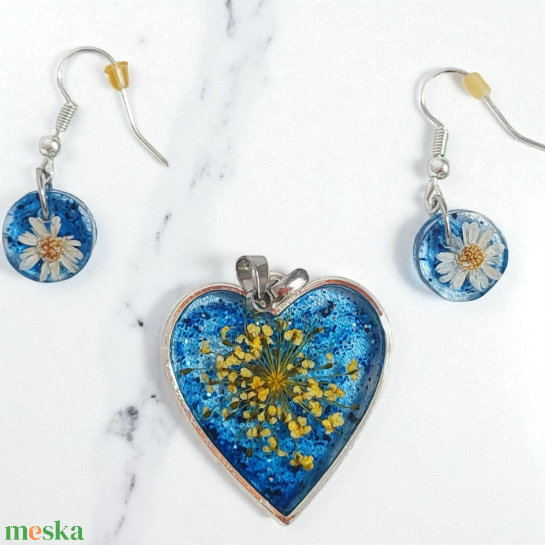 Égi Harmónia - Valódi Virágos Szív Medál és Fülbevaló Szett, Égkék Műgyanta Ékszer - ékszer - ékszerszett - Meska.hu