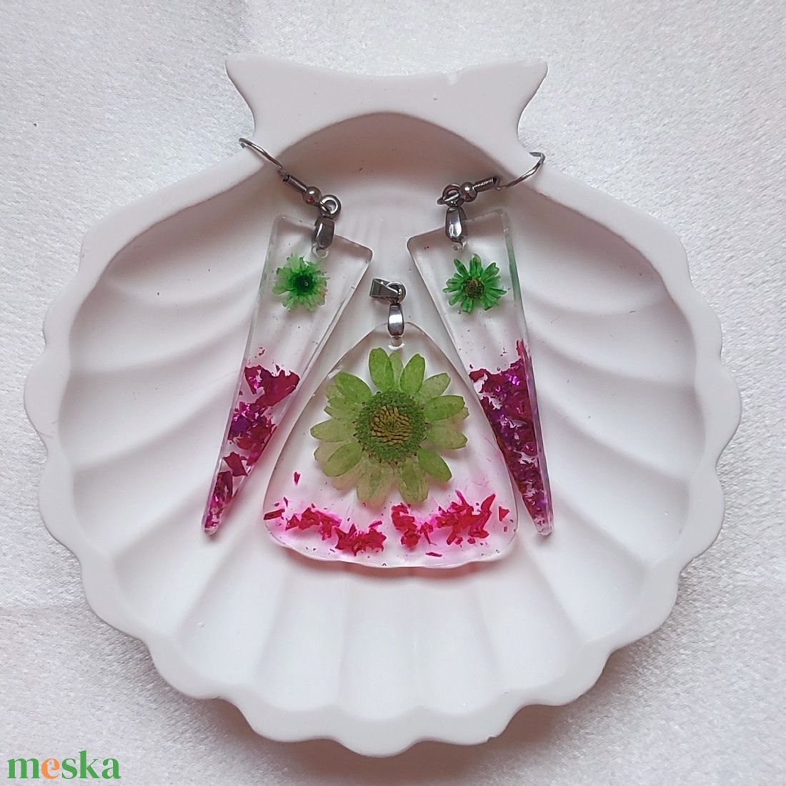 Magenta Zöld Műgyanta Ékszerszett Valódi virágokkal és pink füstfóliával - ékszer - ékszerszett - Meska.hu