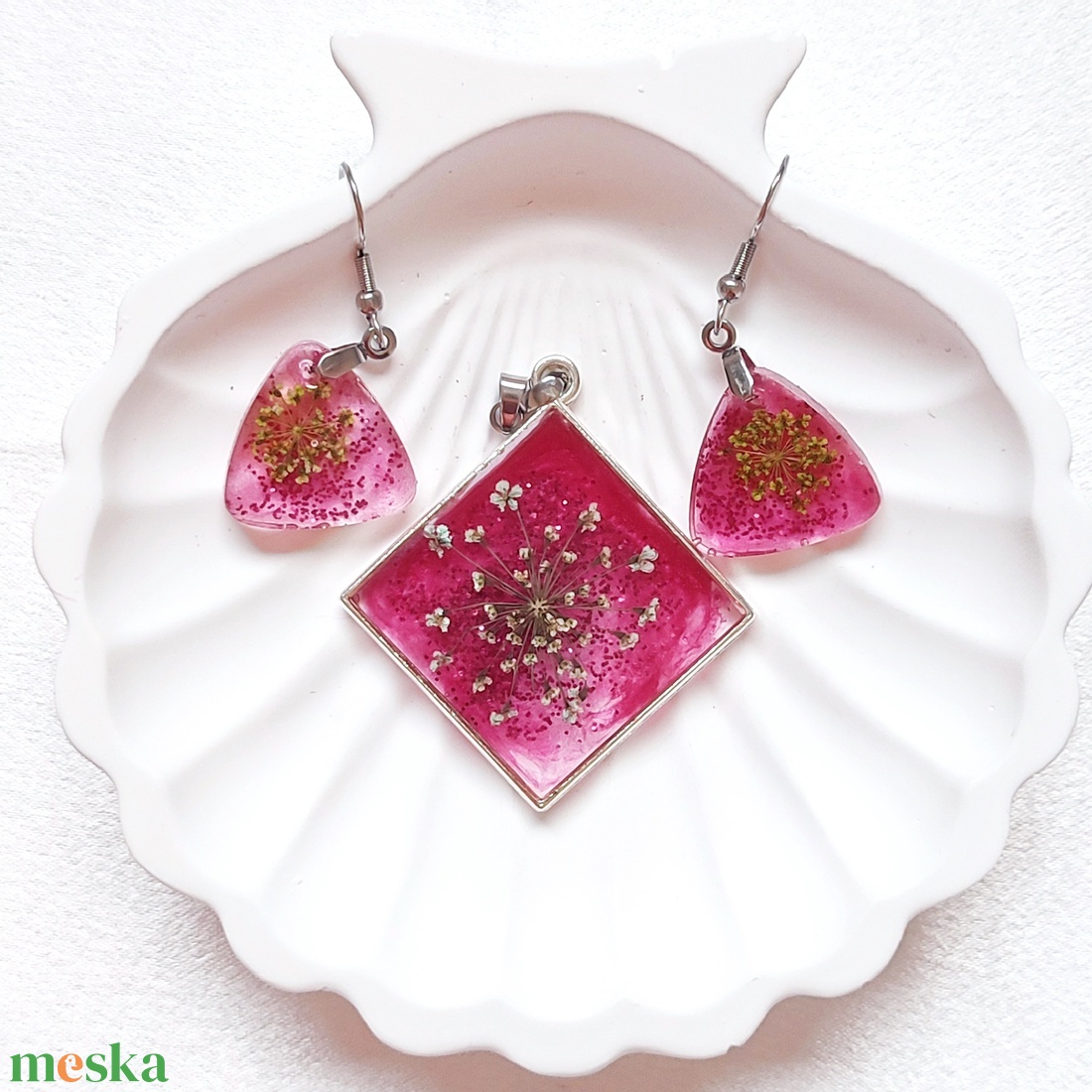 Bájos Rózsaálom Ékszerszett - Gyanta medál és fülbevaló préselt virágokkal - ékszer - ékszerszett - Meska.hu