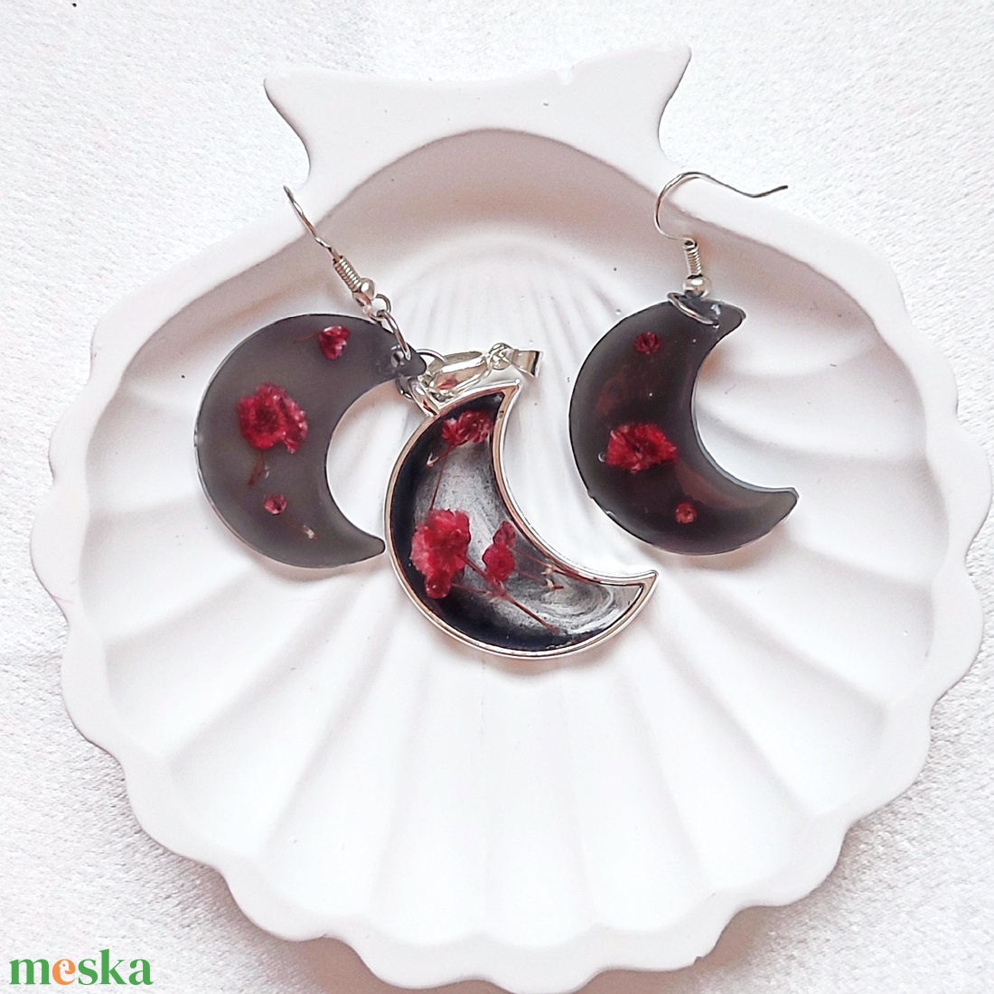 Titokzatos Éjfél Hold - Fekete-vörös gyanta ékszerszett, hold alakú - ékszer - ékszerszett - Meska.hu