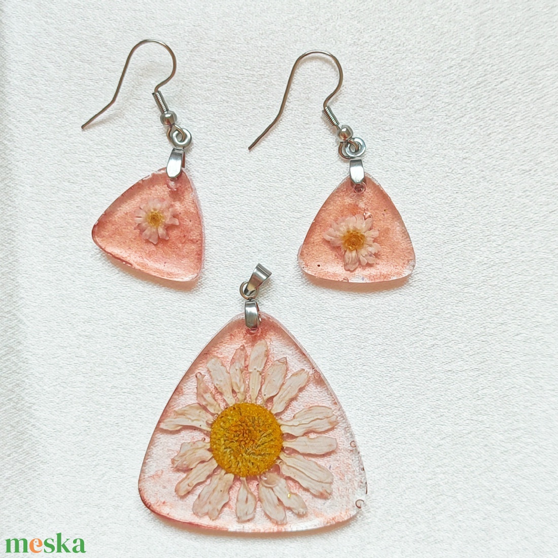 Napfényes Emlék - műgyanta szett fehér vad virággal - ékszer - ékszerszett - Meska.hu