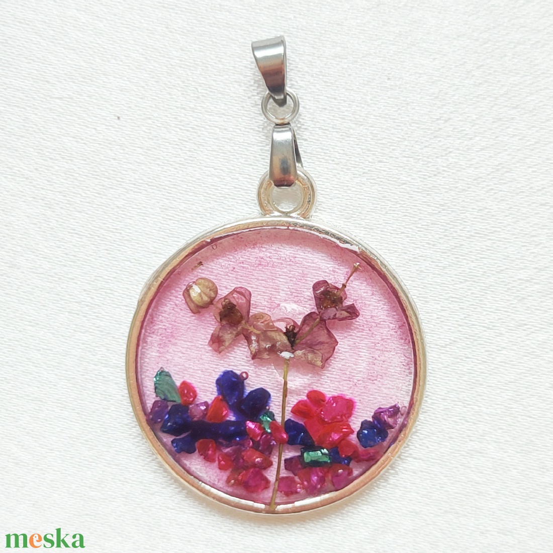 Málnás Kert  Színes kő- és virágdarabkás, pink gyanta szett - ékszer - ékszerszett - Meska.hu