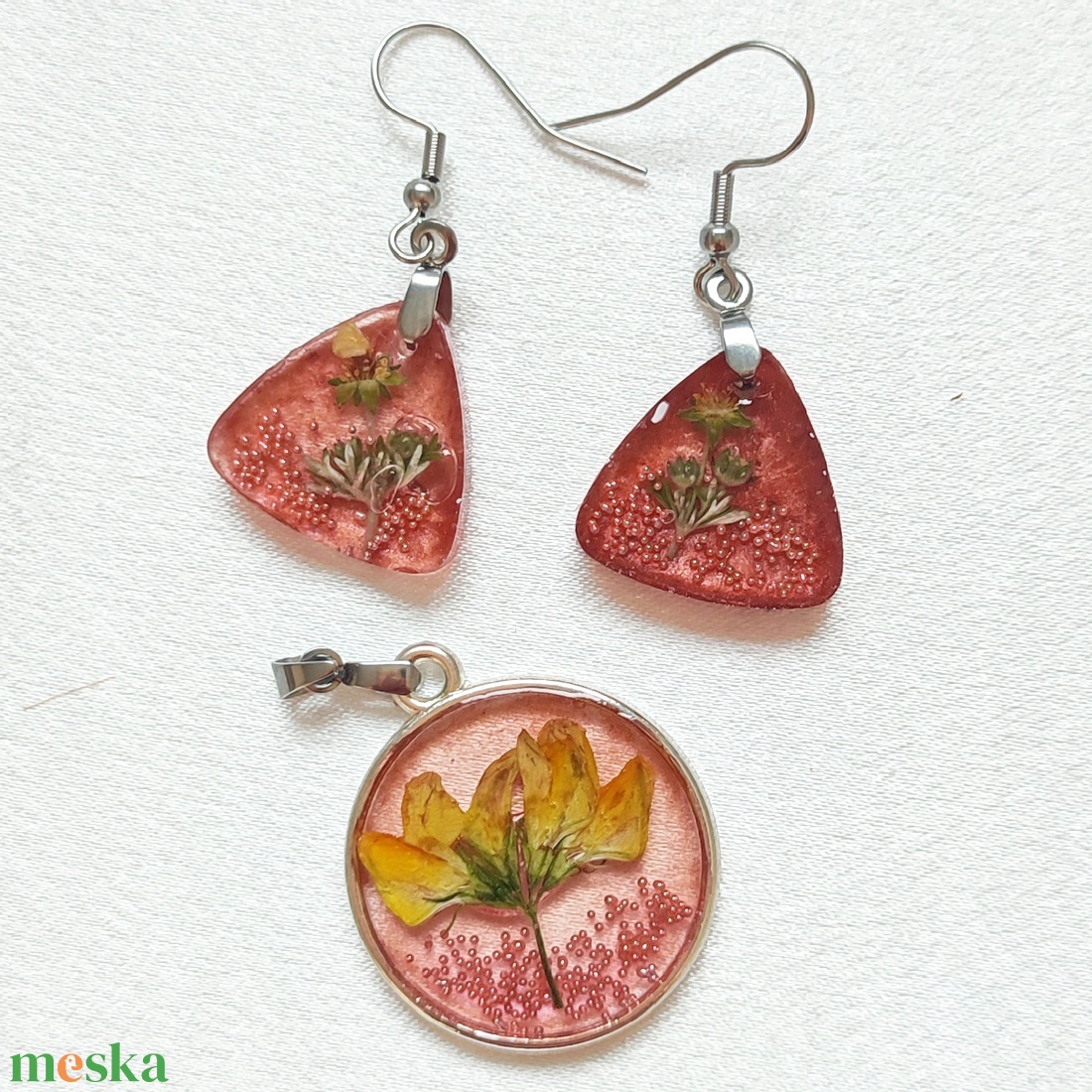 Kis kertem - sárga virág gyanta szett barna vörös alapon - ékszer - ékszerszett - Meska.hu