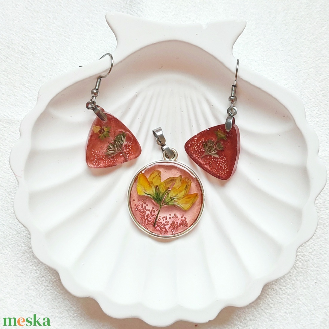 Kis kertem - sárga virág gyanta szett barna vörös alapon - ékszer - ékszerszett - Meska.hu