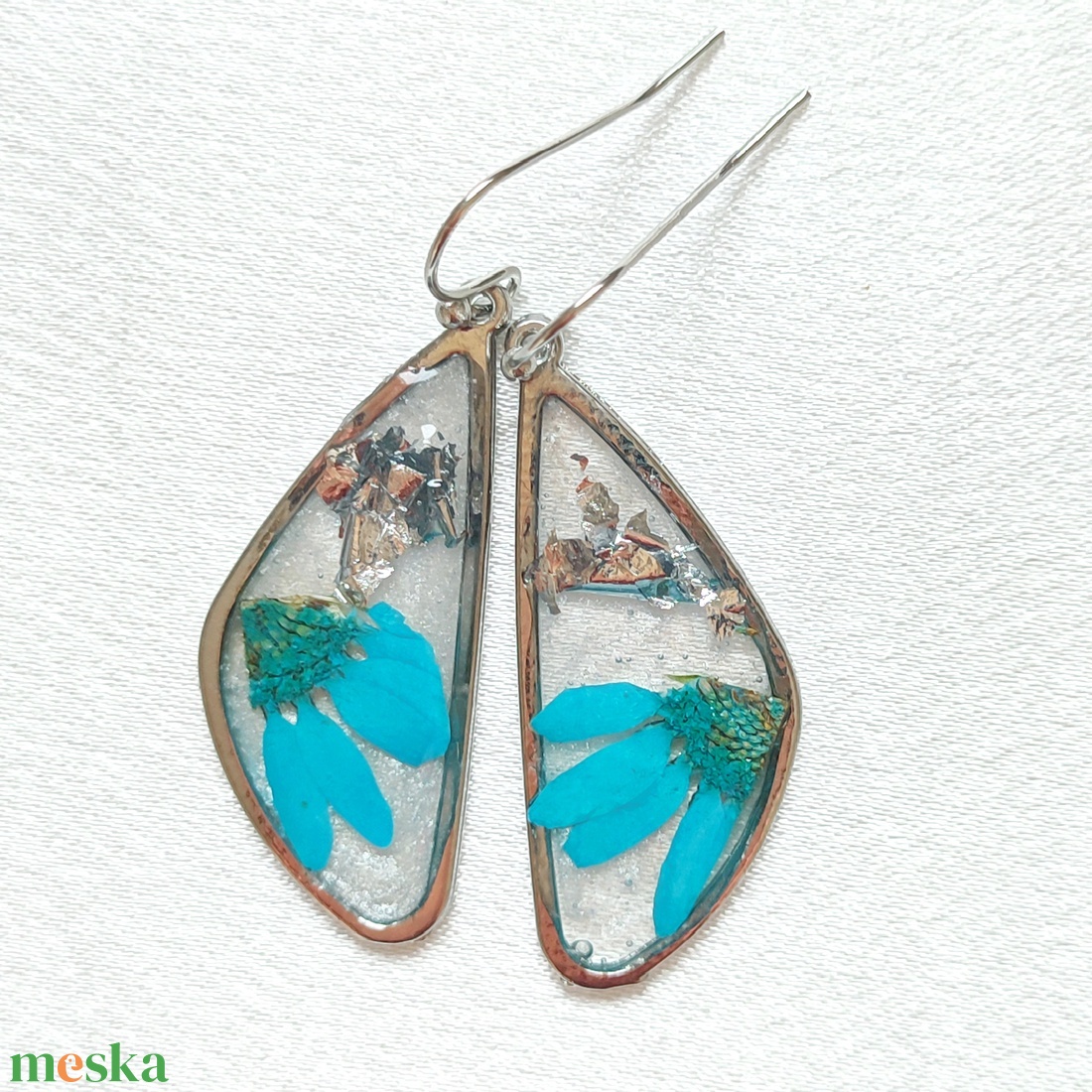 Égi Tiszta Kék - Türkiz virágos, ezüst pelyhes, keretes gyanta szett - ékszer - ékszerszett - Meska.hu