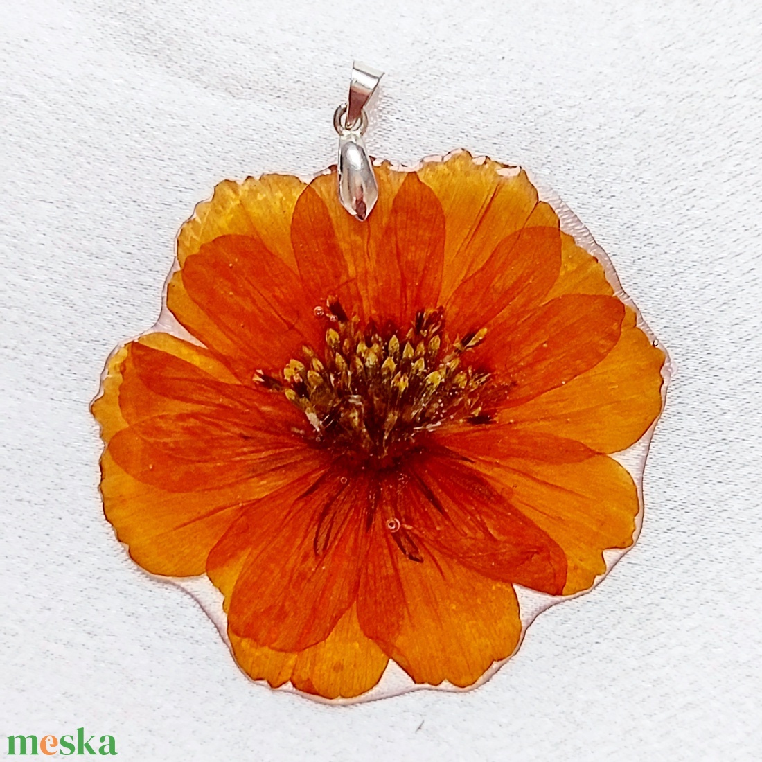 Lángoló Naplemente Medál  Nagyméretű, élénk narancssárga virág gyantában - ékszer - ékszerszett - Meska.hu