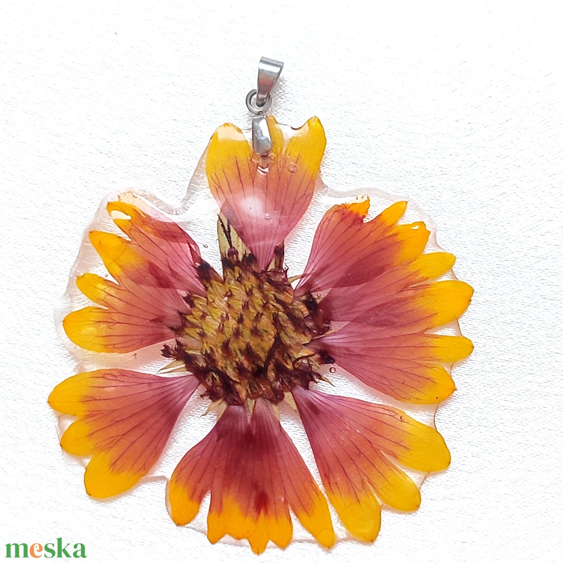 Aranyeső Virágmedál  sárga-vörös préselt virág, átlátszó gyantában - ékszer - ékszerszett - Meska.hu