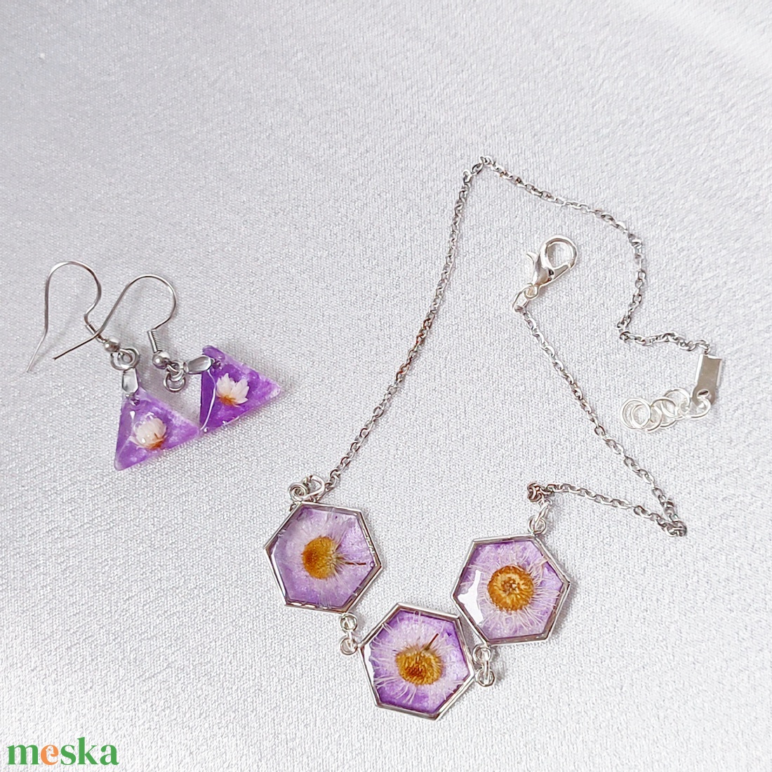Nemes Piros Százszorszép és Jégvirágos Lila Álom � Hexagon medálos nyaklánc és fülbevaló Ékszer szett - ékszer - ékszerszett - Meska.hu