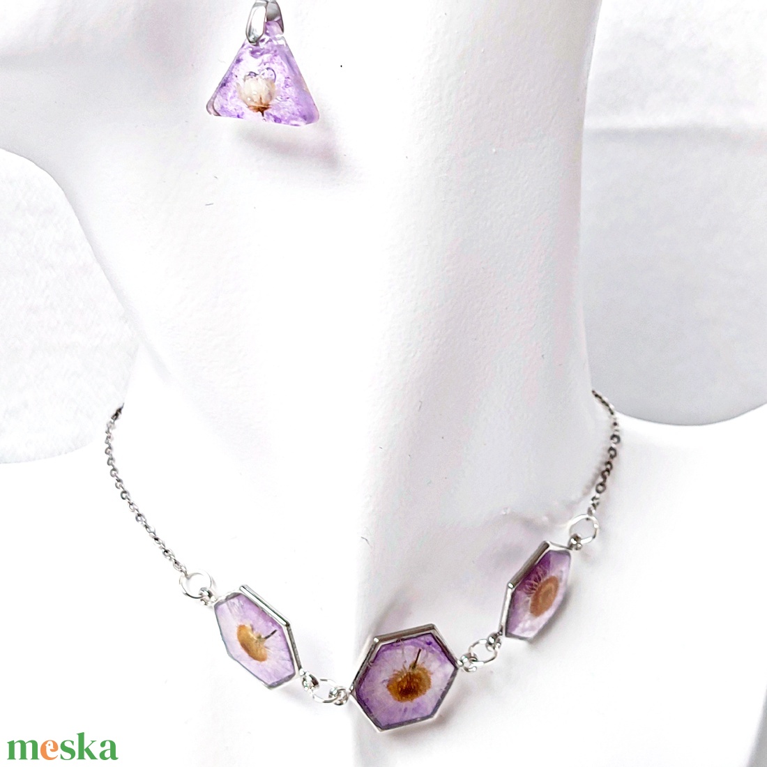 Nemes Piros Százszorszép és Jégvirágos Lila Álom � Hexagon medálos nyaklánc és fülbevaló Ékszer szett - ékszer - ékszerszett - Meska.hu