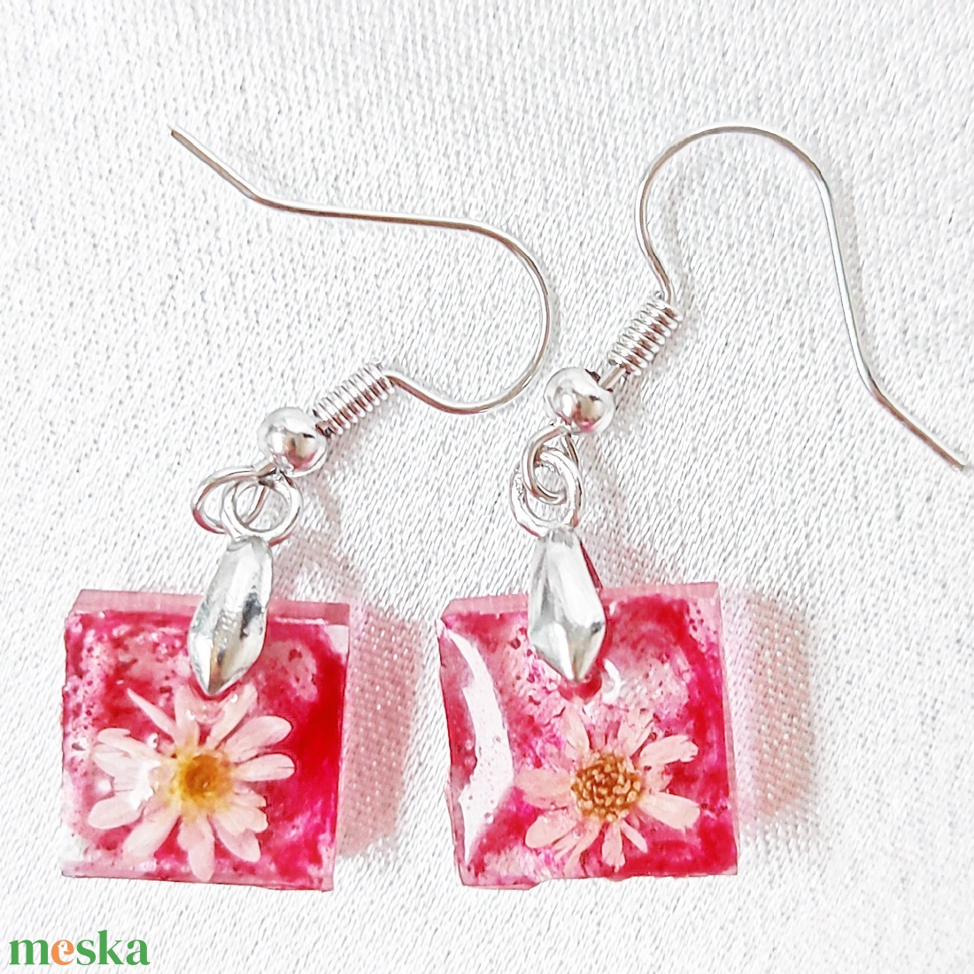 Nemes Piros Százszorszép és Jégvirágos Lila Álom � Hexagon medálos nyaklánc és fülbevaló Ékszer szett - ékszer - ékszerszett - Meska.hu