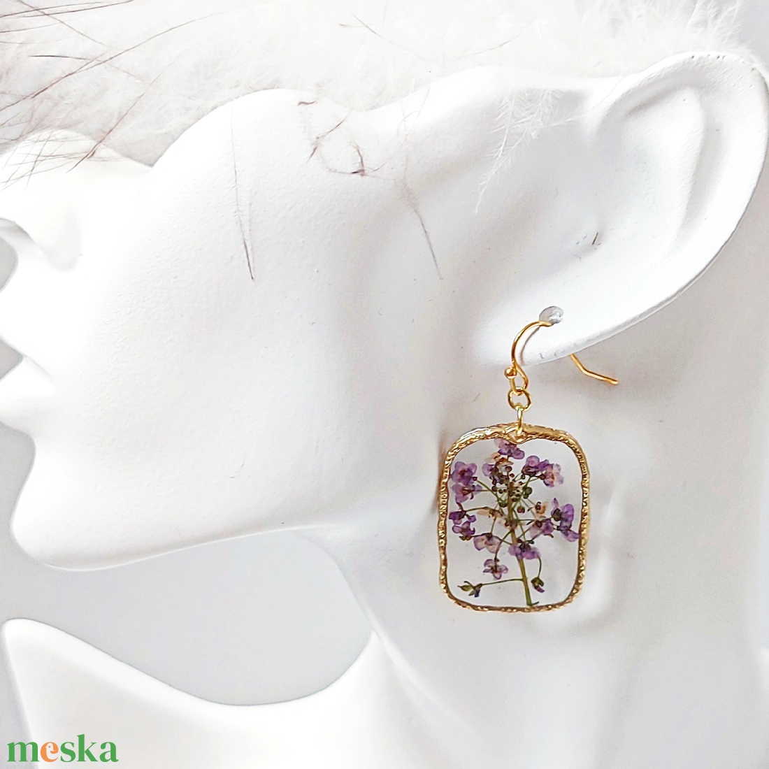 Elegáns szögletes fülbevaló valódi préselt lila virágokkal  - ékszer - fülbevaló - lógó fülbevaló - Meska.hu