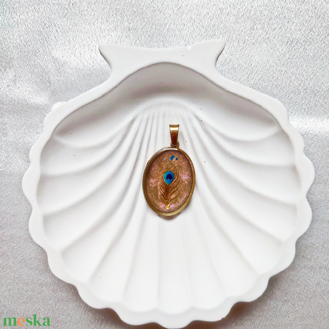 Elegáns pávaszemes ovális medál  - ékszer - nyaklánc - medálos nyaklánc - Meska.hu