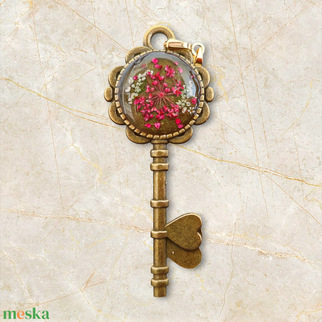 Kulcs alakú szivecskés apró virágos medál - ékszer - nyaklánc - medálos nyaklánc - Meska.hu