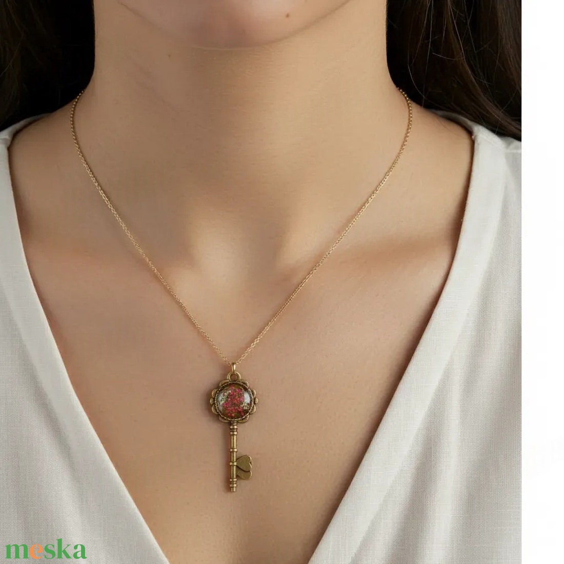 Kulcs alakú szivecskés apró virágos medál - ékszer - nyaklánc - medálos nyaklánc - Meska.hu