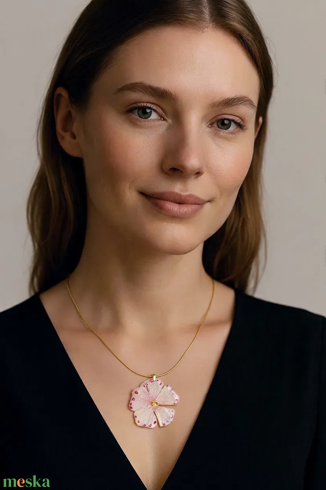 Tavaszi virág műgyanta medál apró kavicsokkal - ékszer - nyaklánc - medálos nyaklánc - Meska.hu