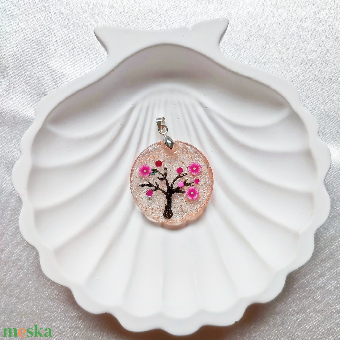 Tavaszi Cseresznyevirágos/Sakura kerek medál  - ékszer - nyaklánc - medálos nyaklánc - Meska.hu
