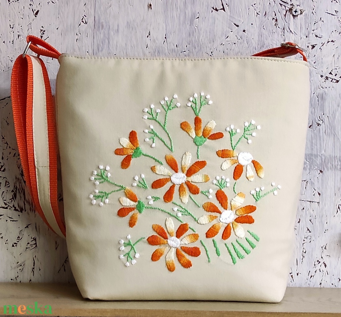 Hímzett farmer crossbody táska - táska & tok - kézitáska & válltáska - vállon átvethető táska - Meska.hu Hímzett farmer crossbody táska - táska & tok - kézitáska & válltáska - vállon átvethető táska - Meska.hu