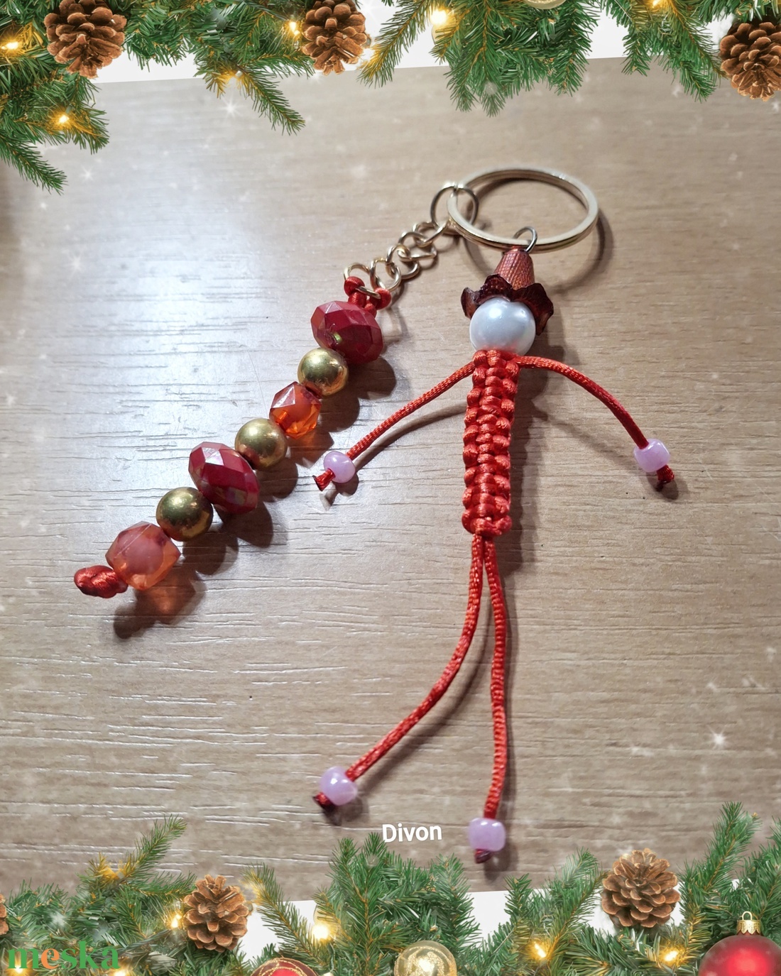 Télapó színekben kulcstartó - táska & tok - kulcstartó & táskadísz - kulcstartó - Meska.hu