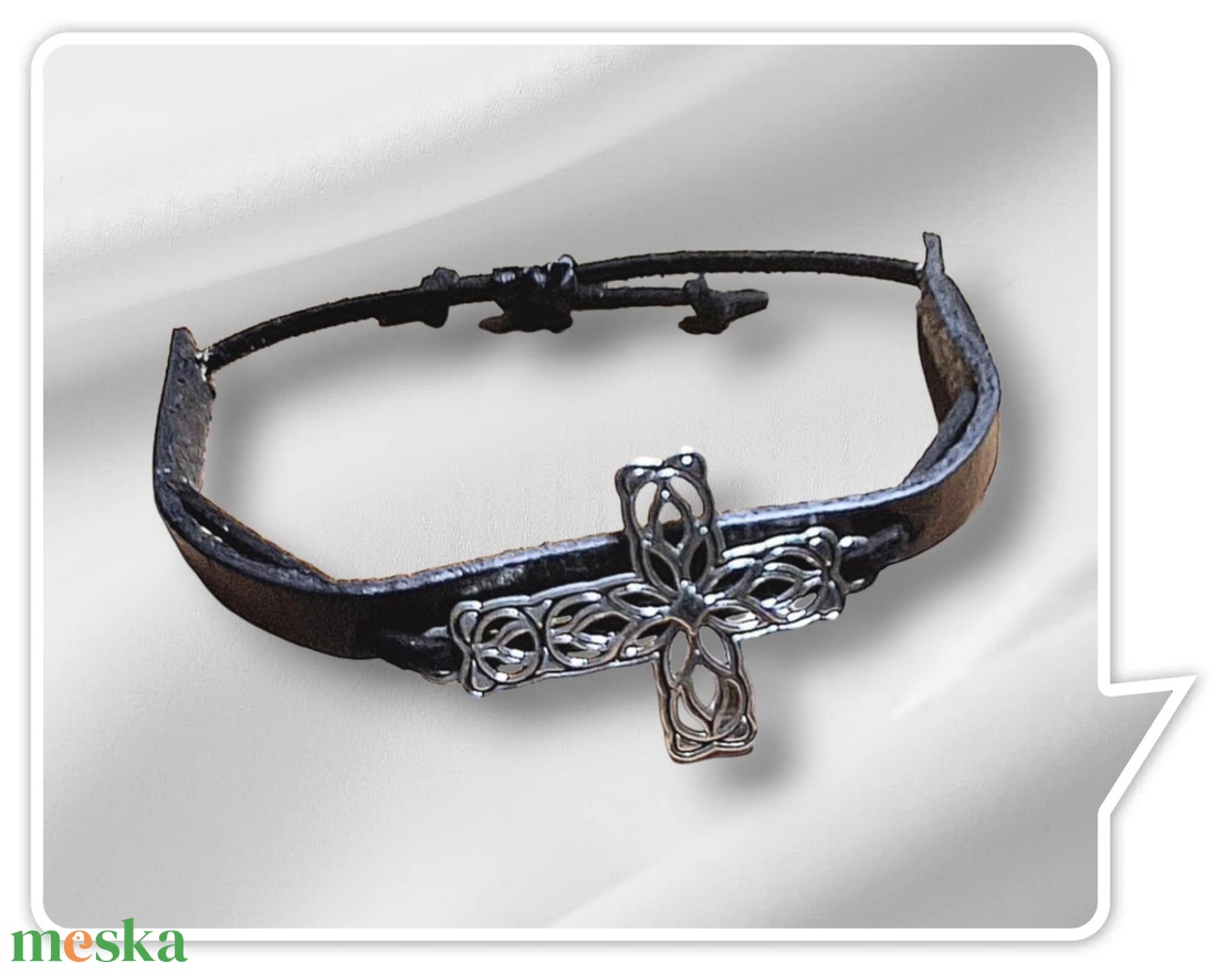Bőrkarkötő kereszt medállal - ékszer - karkötő - karkötő medállal - Meska.hu