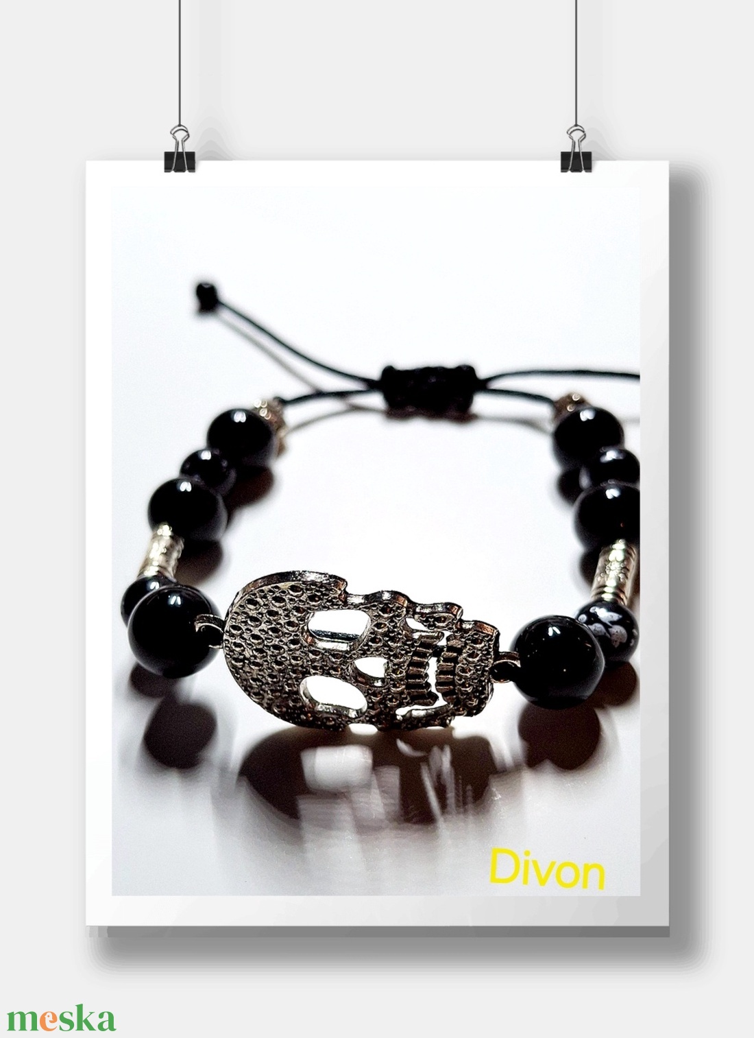 Koponyafejes bőrkarkötő karizmatikus férfiaknak  - ékszer - karkötő - karkötő medállal - Meska.hu