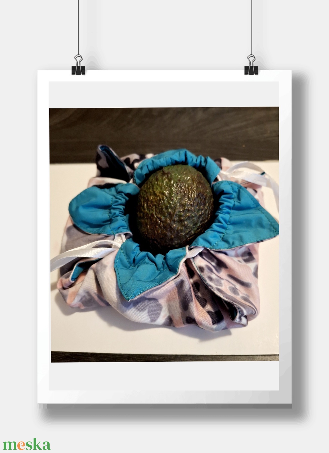 Dekoratív színes mintás szütyők ajándék ötlet - kellékek & szerszámok - ékszerkellék - medáltartó, medálkapocs - Meska.hu