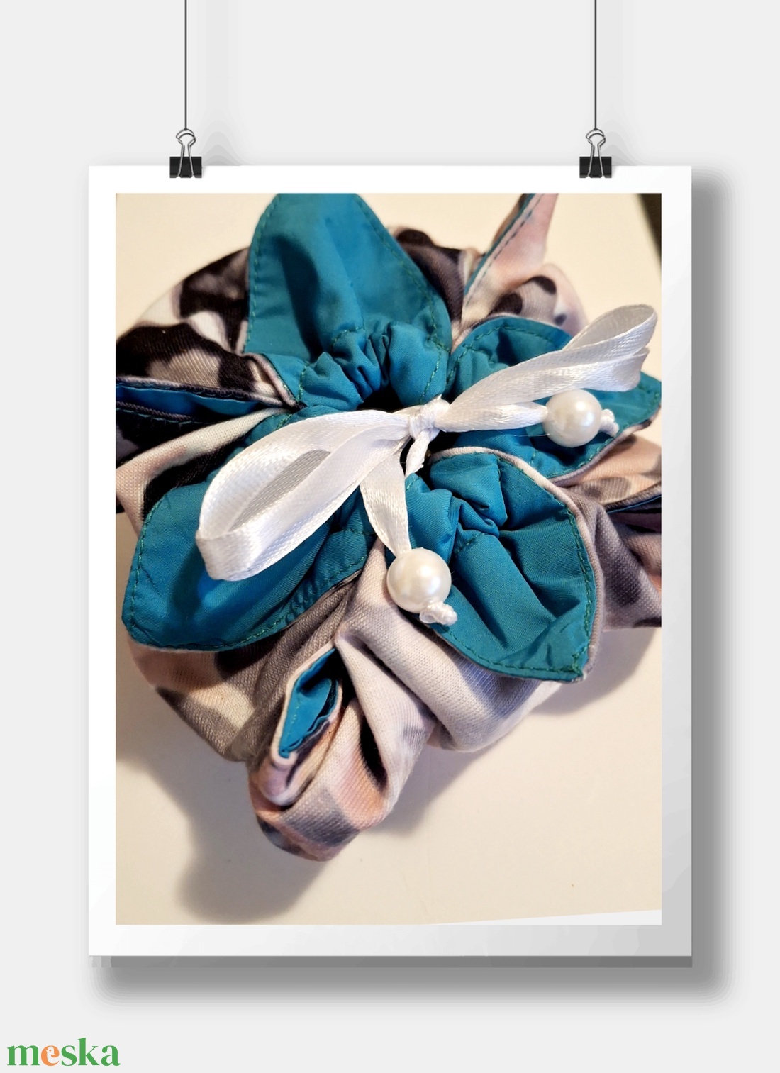 Dekoratív színes mintás szütyők ajándék ötlet - kellékek & szerszámok - ékszerkellék - medáltartó, medálkapocs - Meska.hu