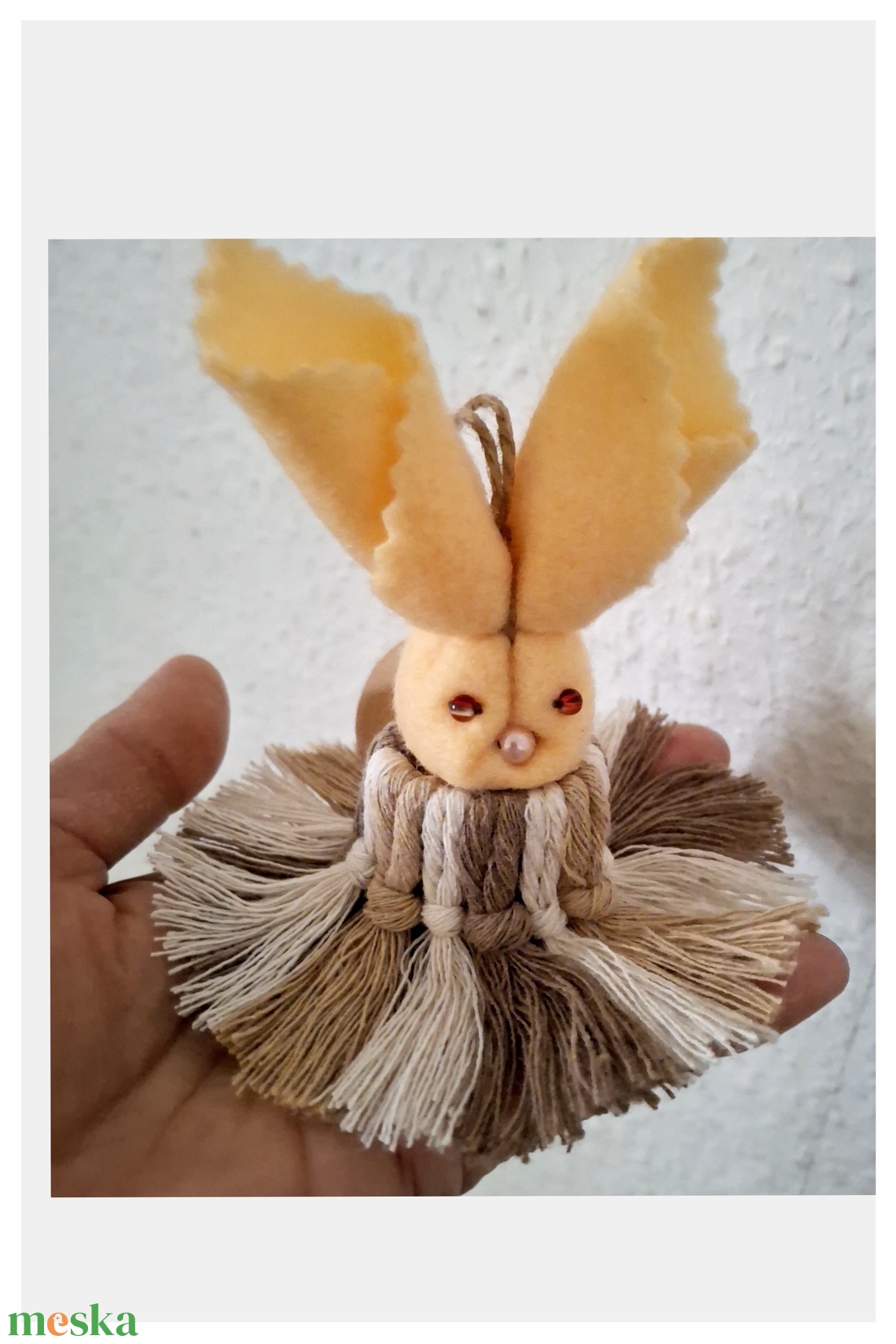 Húsvéti nyuszika makramé fonalból egyedi kézműves termék - ünnepi díszek, dekorációk - húsvéti díszek és dekorációk - húsvéti ablakdíszek - Meska.hu