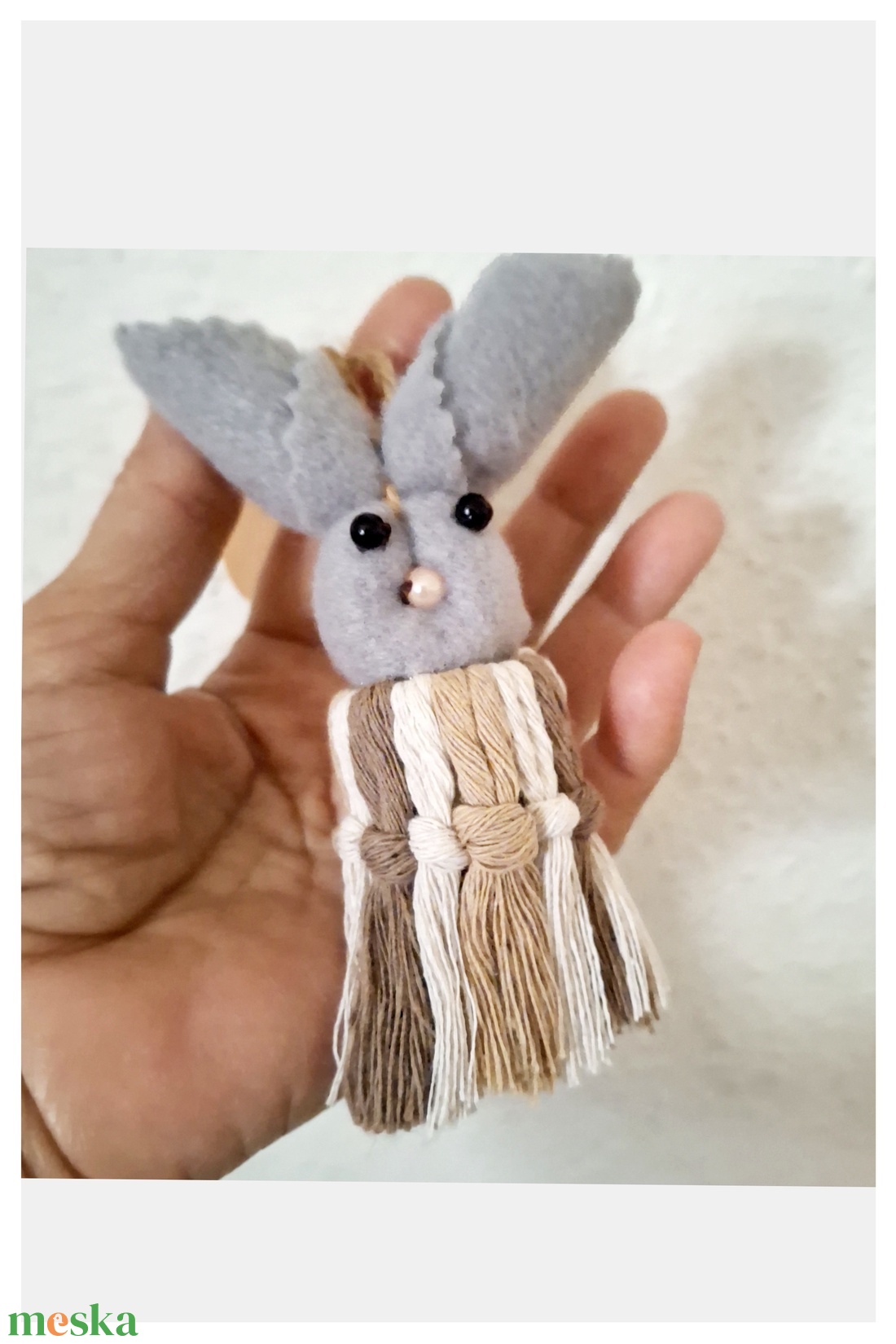 Húsvéti nyuszika makramé fonalból egyedi kézműves termék - ünnepi díszek, dekorációk - húsvéti díszek és dekorációk - húsvéti ablakdíszek - Meska.hu