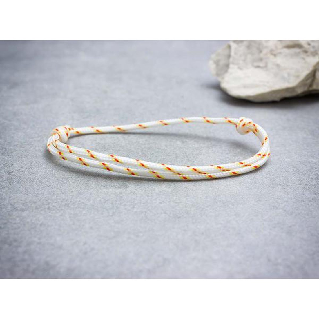Megbízhatóság fehér paracord karkötő - ékszer - karkötő - fonott karkötő - Meska.hu Megbízhatóság fehér paracord karkötő - ékszer - karkötő - fonott karkötő - Meska.hu