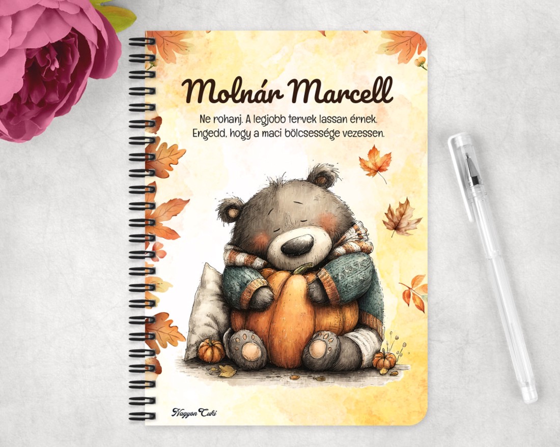 Személyre szabható - Cuki őszi szundi maci és a tök mintás A6-os füzet - otthon & életmód - papír, írószer - jegyzetfüzet & napló - Meska.hu