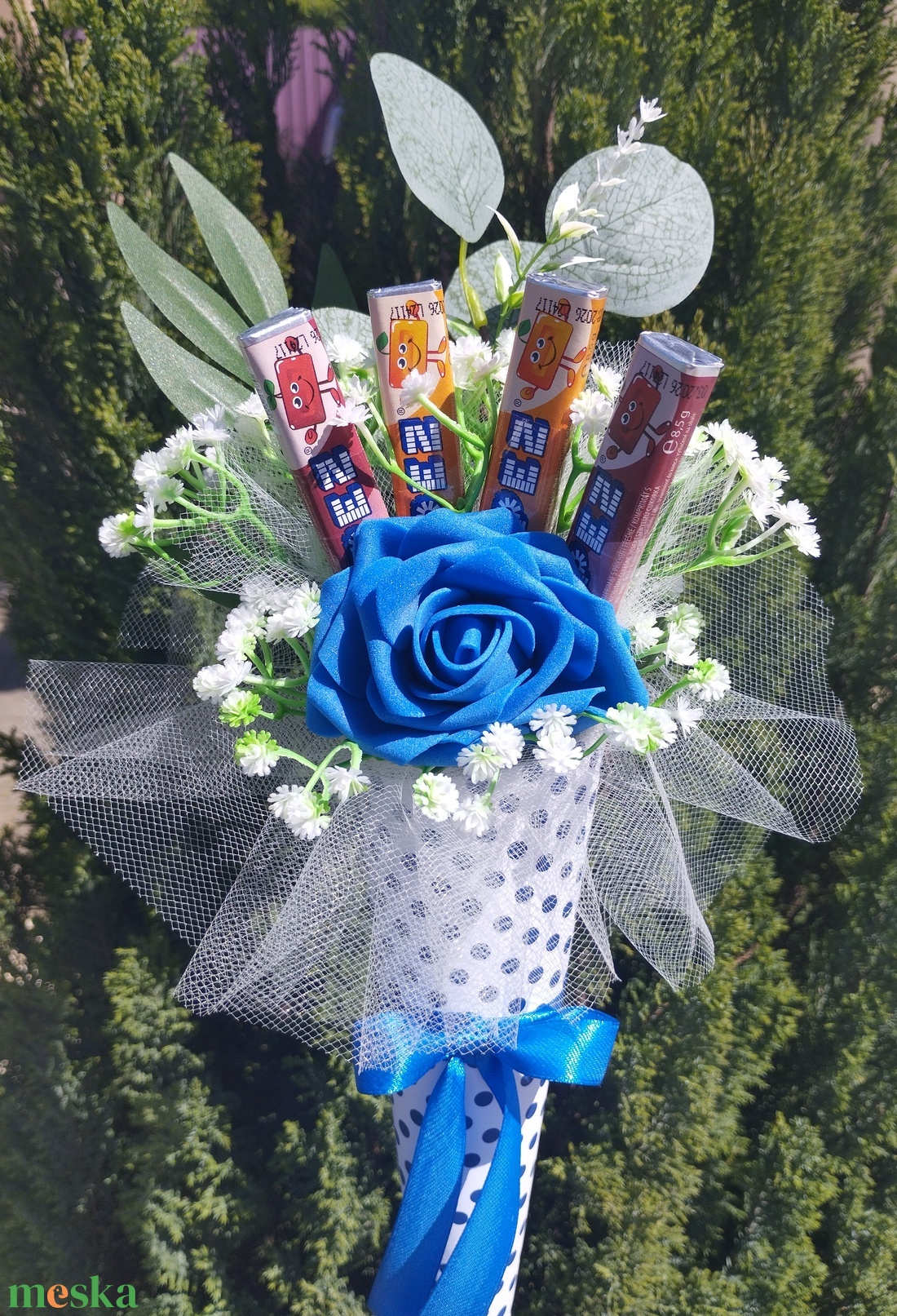 Ballagó csokor kék rózsával - otthon & életmód - dekoráció - virágdísz és tartó - csokor & virágdísz - Meska.hu
