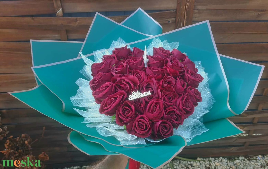 Szív alakú rózsacsokor - otthon & életmód - virágdekoráció - virágok - virágcsokor - Meska.hu