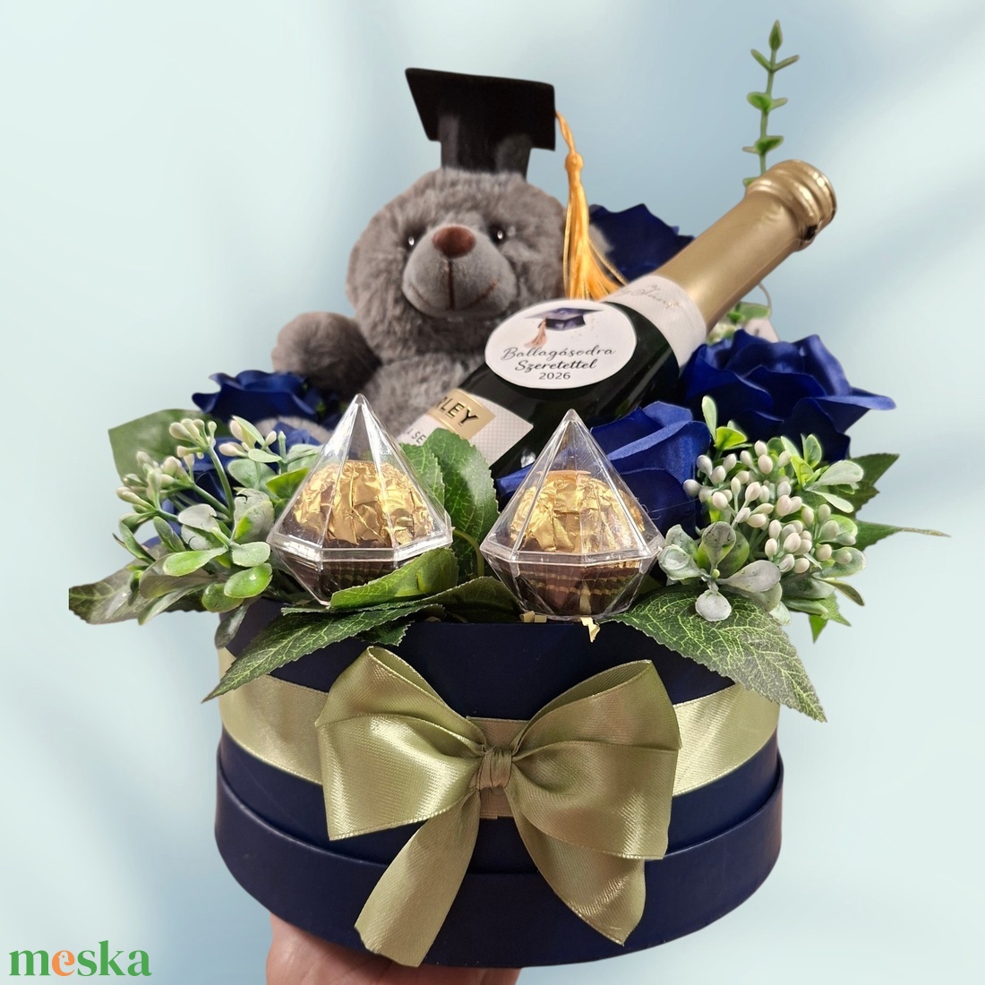 Ajándékbox  ballagásra  - otthon & életmód - virágdekoráció - virágok - virágbox - Meska.hu