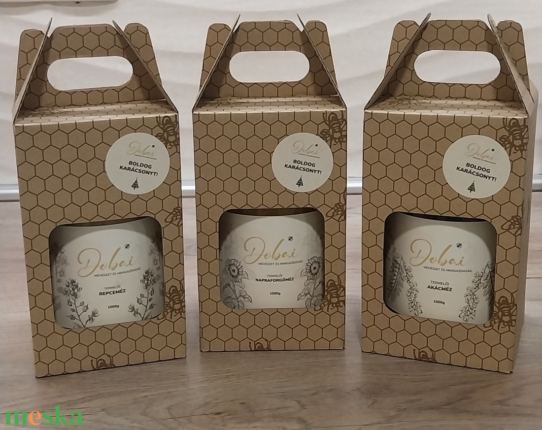 Mézes ajándék doboz 1 kg - élelmiszer - méz & propolisz - Meska.hu Mézes ajándék doboz 1 kg - élelmiszer - méz & propolisz - Meska.hu